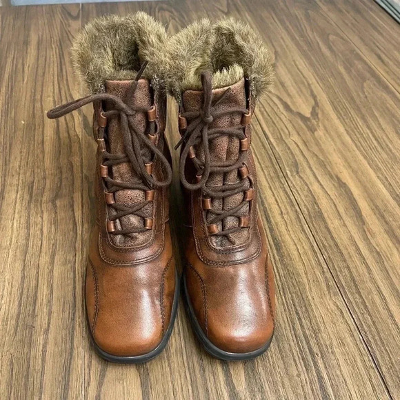Naturalizer Brown Leather Lace Up Faux Fur Trim Wedge Heel Boots Women’s size 8W - Picture 2 of 16